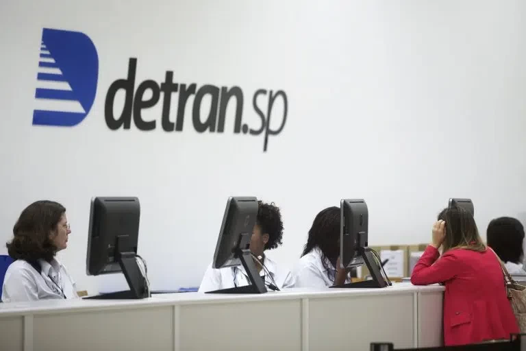 Aviso de multa no veículo? Detran-SP alerta que é golpe
