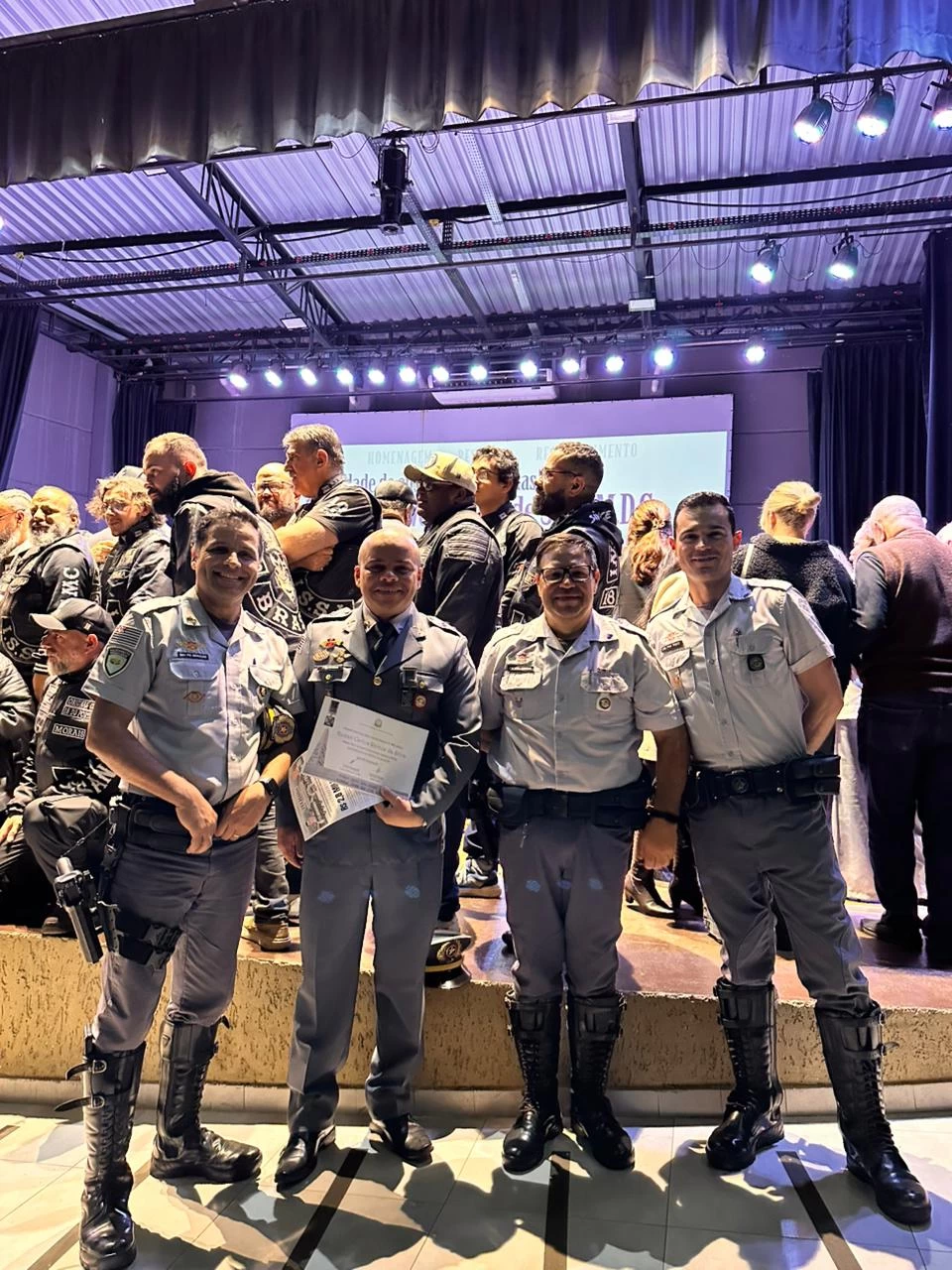 Comandante Interino da 3ª Companhia Recebe Medalha "M.M.D.C." em Solenidade Realizada em Capela do Alto/SP
