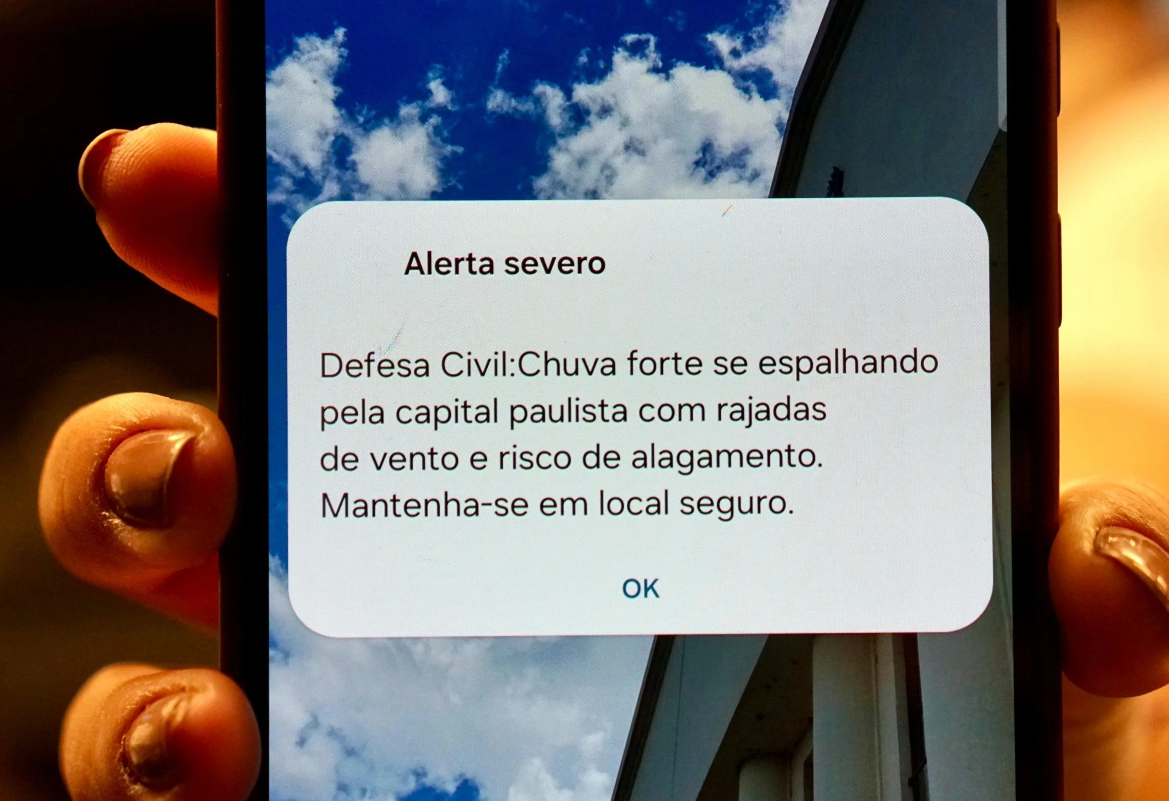 Do alerta à chuva: veja como funciona o Cell Broadcast e o que fazer em temporais em SP