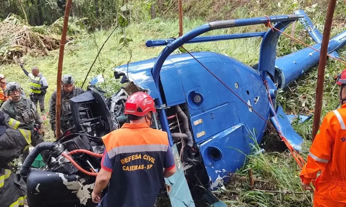 Duas pessoas morrem em queda de helicóptero no interior de São Paulo