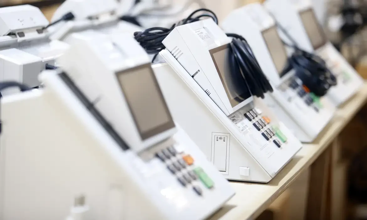 Estado de SP começa a preparar mais de 114 mil urnas para o 2º turno