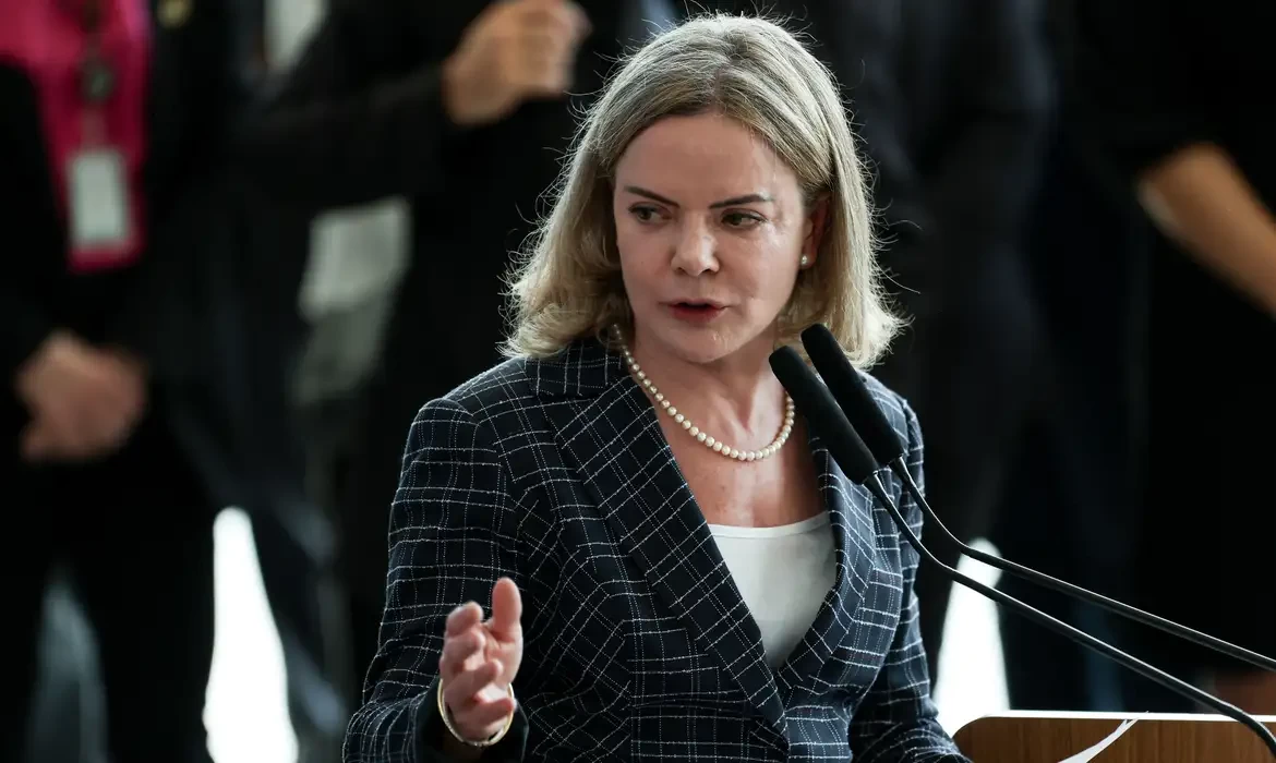 Gleisi diz que sanção dos EUA a Moraes tem repúdio total do governo