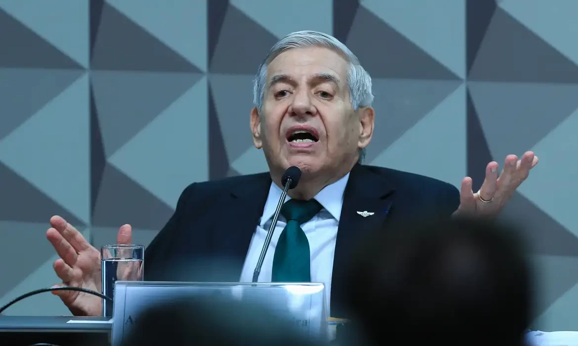 Heleno deixa Comando Militar para cumprir prisão domiciliar