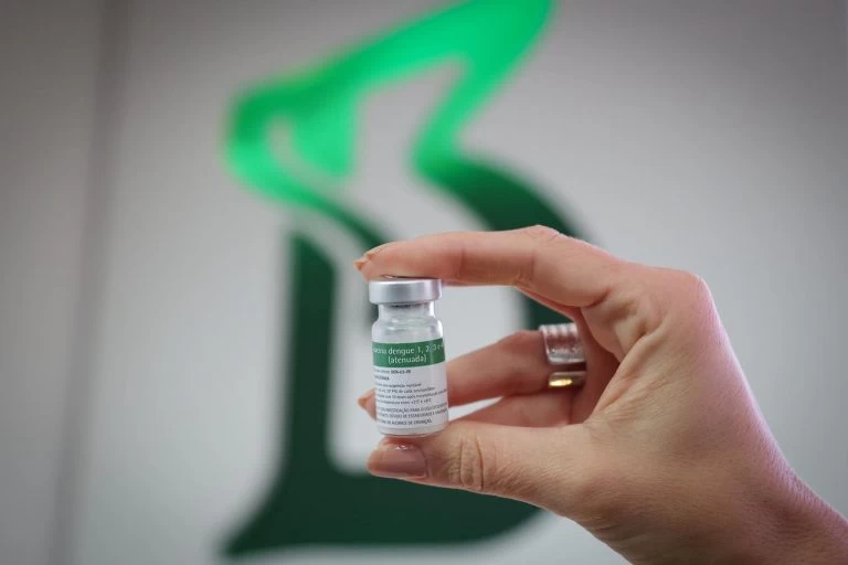 Instituto Butantan dará início à entrega de 1,3 milhão de doses da vacina contra a dengue ao Ministério da Saúde