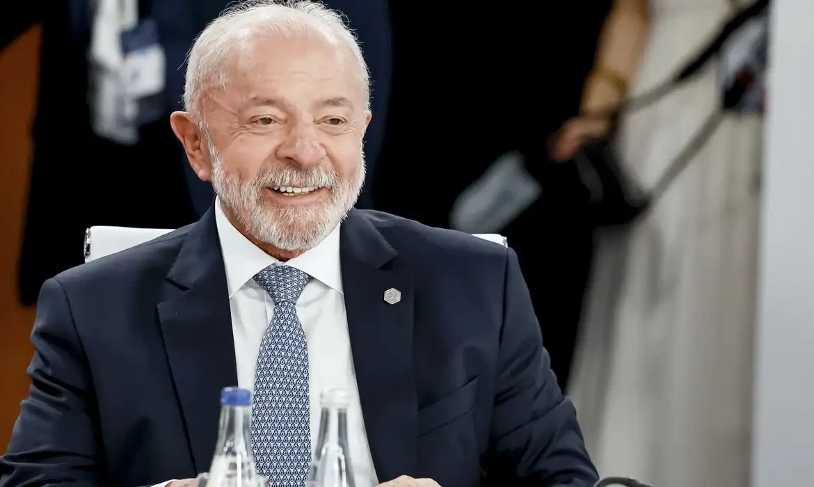 "Não se meta nas eleições no Brasil", diz Lula a Trump