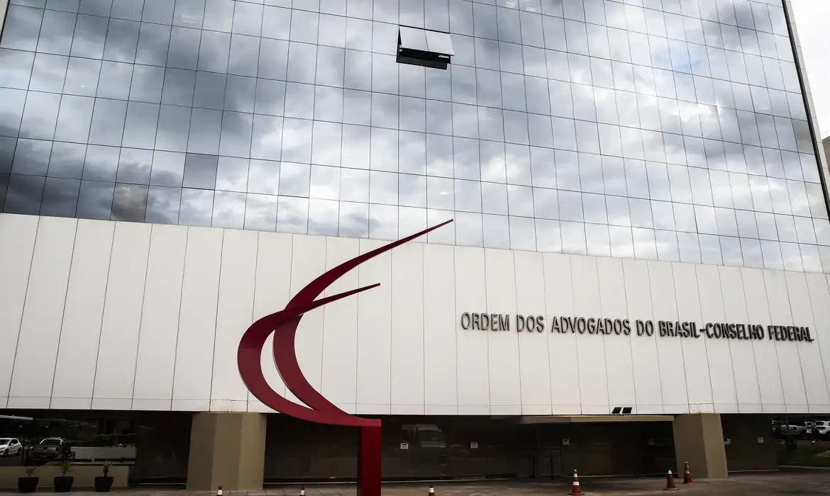 OAB pede que STF autorize comunicação entre Flávio e Jair Bolsonaro