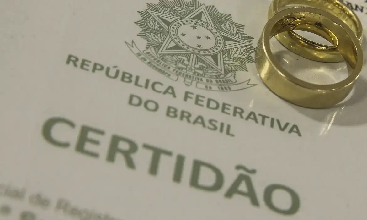 Pela 1ª vez, uniões consensuais superam casamento civil e religioso