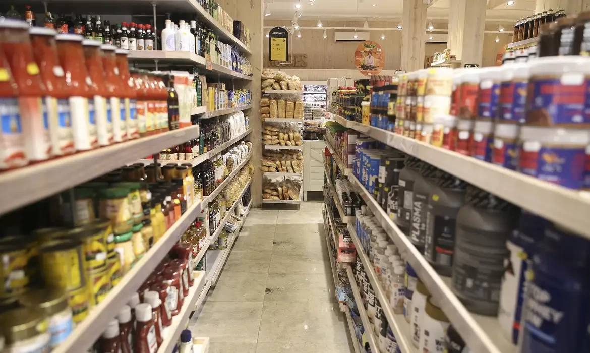 Preço de alimentos recua, e inflação oficial de junho fica em 0,16%