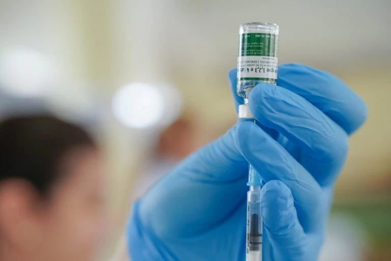 SP inicia campanha de vacinação com a Butantan-DV e é primeiro estado a distribuir imunizante para todos os municípios