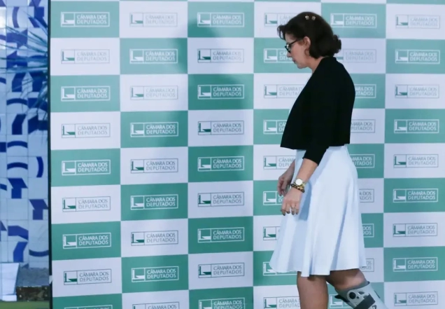 Câmara rejeita cassação da deputada Carla Zambelli