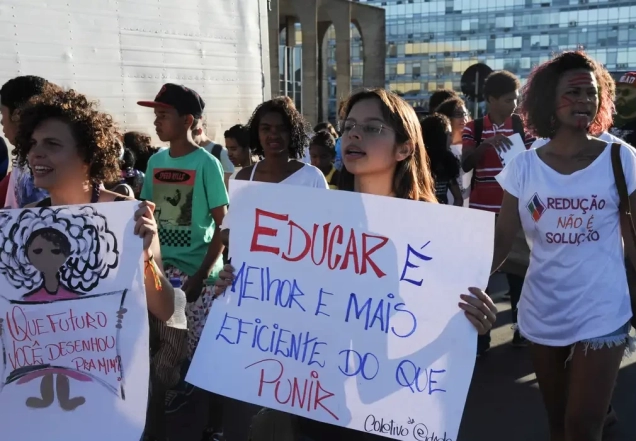 CCJ adia novamente análise de PEC sobre redução da maioridade penal