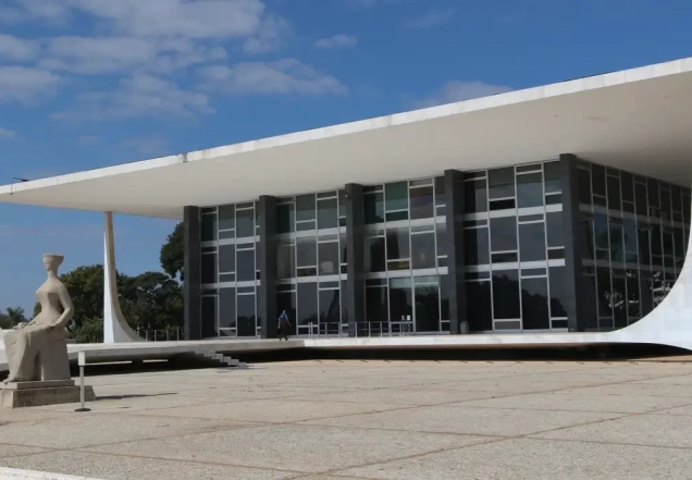 Defesa pede autorização do STF para que Bolsonaro possa operar ombro