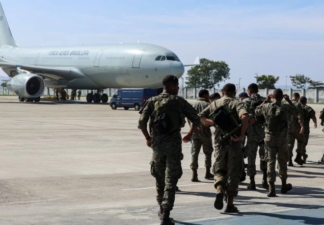 FAB envia militares e 18 toneladas de medicamentos para a Venezuela