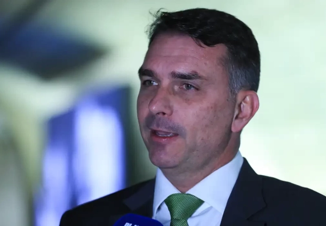 Flávio confirma encontro com Vorcaro após banqueiro ter sido preso