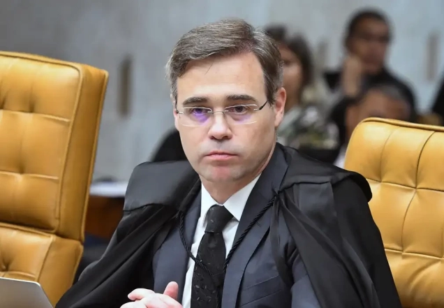 Mendonça autoriza PF a investigar repasses para filme sobre Bolsonaro