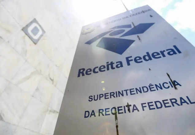 Receita paga lote especial de restituição automática em julho