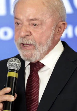 A pedido de Lula, ministro da Defesa irá à Venezuela na próxima semana