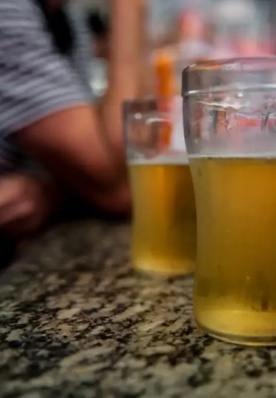 Álcool e cigarro podem causar cegueira, alertam especialistas