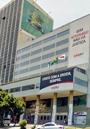 Alerj aprova dispensa de terno e gravata no verão em audiência pública