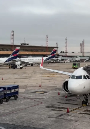 Anvisa atualiza regras de segurança sanitária para aviões e aeroportos