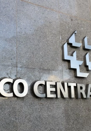 Banco Central e Receita Federal são autorizados a realizar concursos