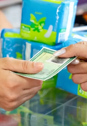 Beneficiárias recebem mensagens sobre retirada de absorventes no SUS