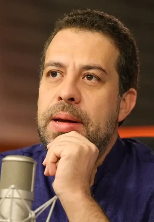 Boulos critica lobbies contra o fim da escala 6 por 1 e o Move Brasil