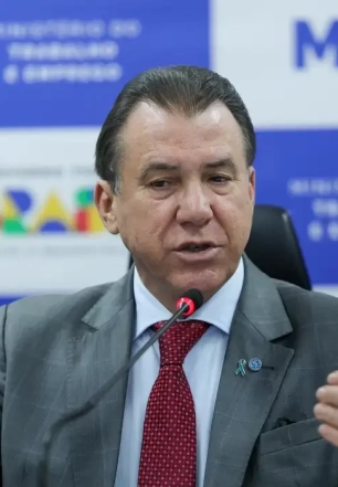 Brasil fecha 2025 com aumento de 5% no estoque de empregos