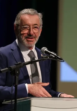 “Brasil não vai abandonar a mesa”, diz ministro sobre taxação dos EUA