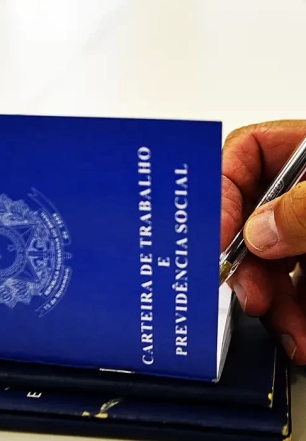 Brasil tem recorde de 66,8% dos trabalhadores na previdência social