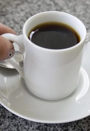 Café pode ser aliado e vilão no combate à ressaca; veja cuidados