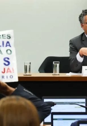 Câmara instala comissão para analisar PEC do fim da escala 6X1