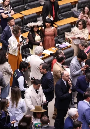 Câmara vota para derrubar veto ao PL da Dosimetria; falta o Senado