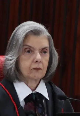 Cármen Lúcia critica falta de espaços de poder para mulheres