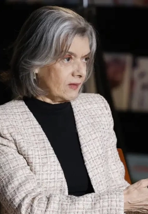 Cármen Lúcia diz que é aconselhada a deixar STF por ataques machistas