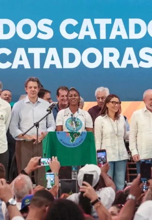 Catadores devem ser aplaudidos como agentes ambientais, diz Boulos