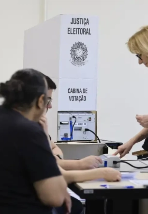 Cerca de 158,7 milhões de eleitores vão às urnas em todo o país