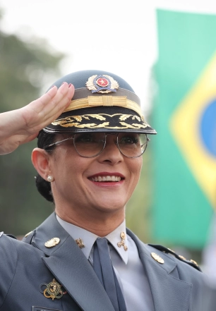 Coronel Glauce toma posse como primeira mulher no comando da Polícia Militar de SP