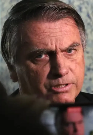 Defesa diz que Bolsonaro não tinha conhecimento sobre vídeo de Eduardo