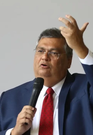 Dino bloqueia R$ 119 milhões de Valdemar por suspeitas em emendas