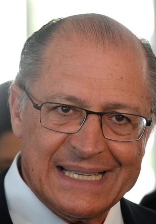É factoide do clã Bolsonaro para desviar do caso Master, diz Alckmin