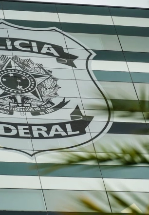Em manifestação escrita, Flávio Bolsonaro nega ter caluniado Lula