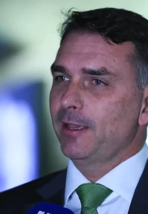 Flávio confirma encontro com Vorcaro após banqueiro ter sido preso