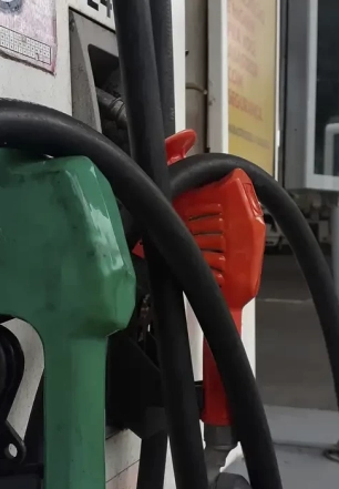 Gasolina com 32% de etanol deve ser R$ 0,03 mais barata, diz ministro