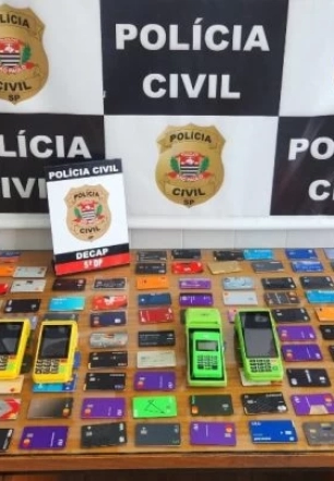Golpe da maquininha: homem é preso com 251 cartões bancários em SP