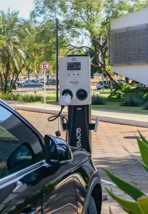 Governo mantém elevação de tarifas a carro elétrico e renova cota zero