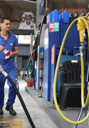 Governo propõe subvenção da gasolina em R$ 0,44 por litro