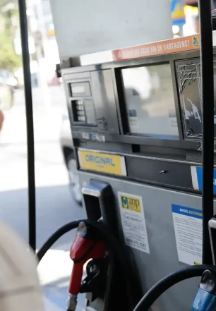 Governo prorroga por um mês subvenção de R$ 2,12 ao diesel
