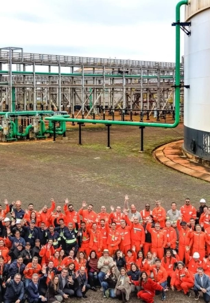 Lula assina contratos para retomar obra em fábrica de fertilizantes