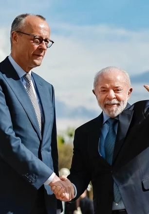 Lula chega à Alemanha para assinar parcerias comerciais e de inovação